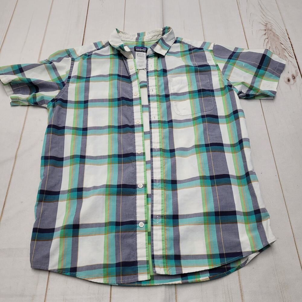 Patagonia short sleeve plaid button down shirt green blue gray organic cotton